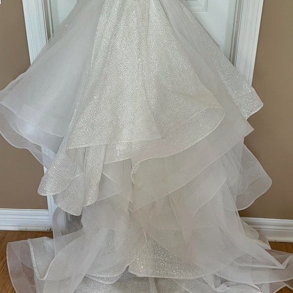 Wedding gown - Picture 3 of 6